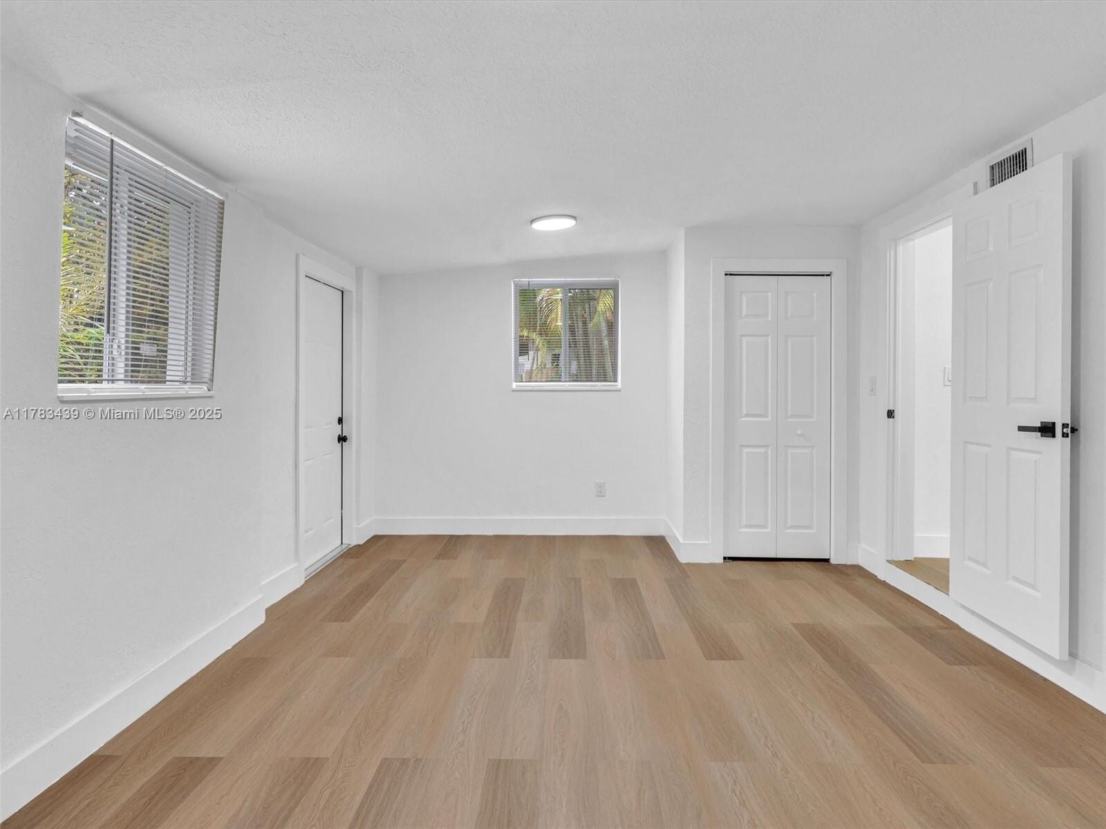 Building Photo - 470 NE 165th St