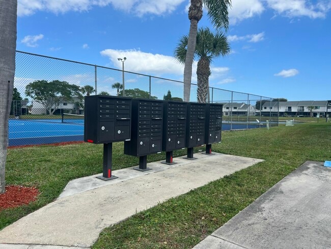 Building Photo - 102 Shoreview Dr