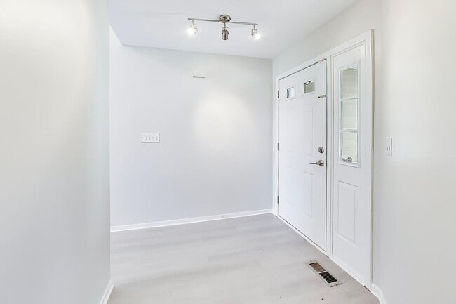 Building Photo - 2073 Cambria Ct