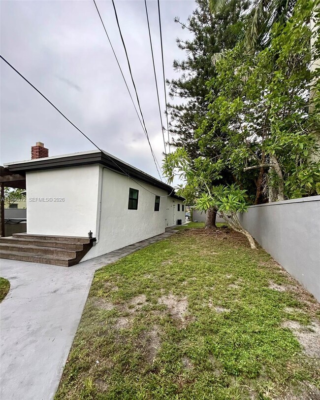 Building Photo - 2631 Roosevelt St