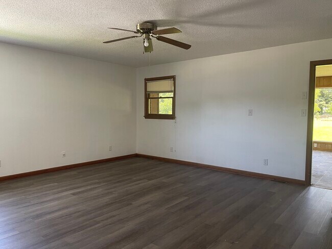 master bedroom - 2656 Fairforest Clevedale Rd