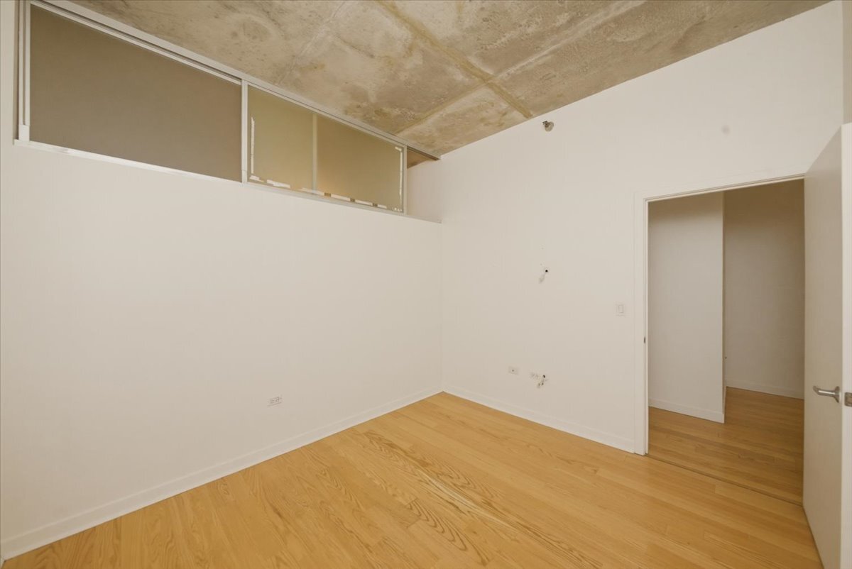 Building Photo - 235 W Van Buren St