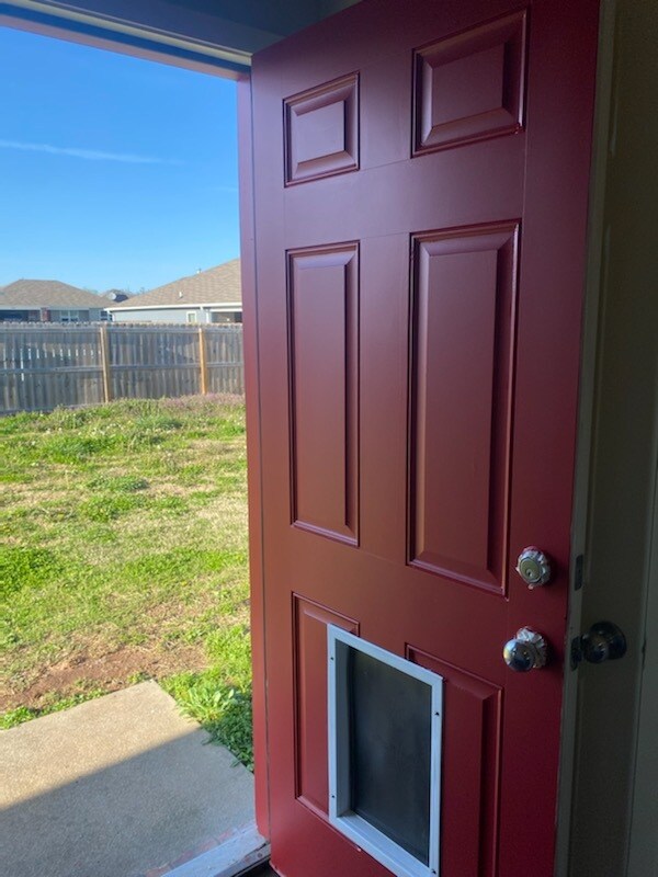 Building Photo - 864 NW Evans Cir