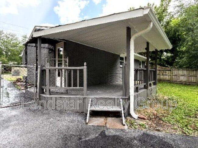 Building Photo - 9816 Titan Dr