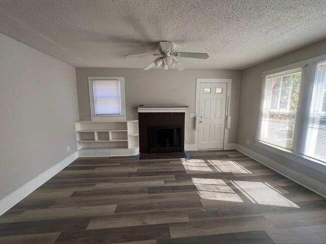 Building Photo - 2 bed 1 bath in Huntsville AL