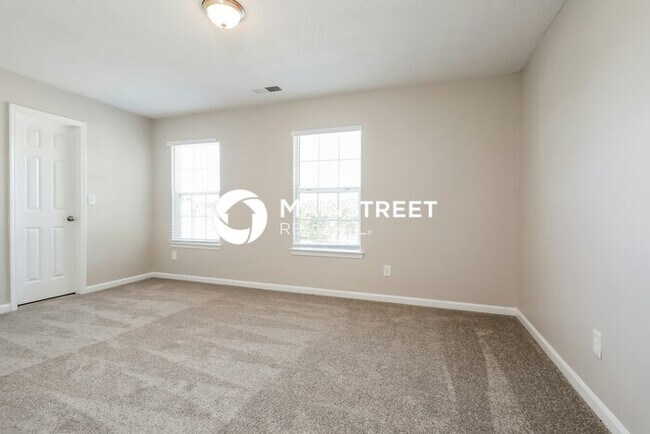 Building Photo - 465 Pinevale Ct