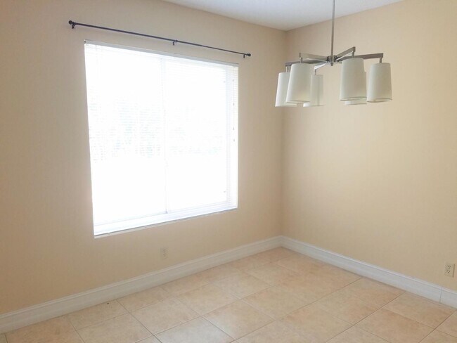 Building Photo - 815 W Boynton Beach Blvd