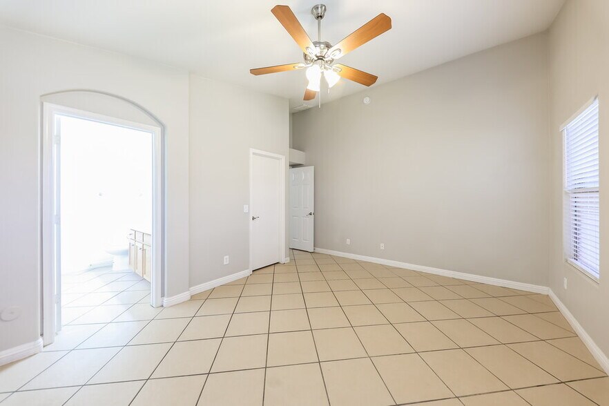 Building Photo - 3556 S Adelle