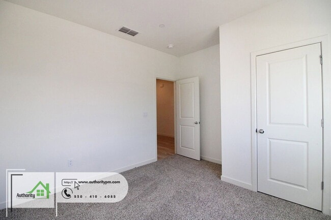 Building Photo - 2839 Hopkins Ave