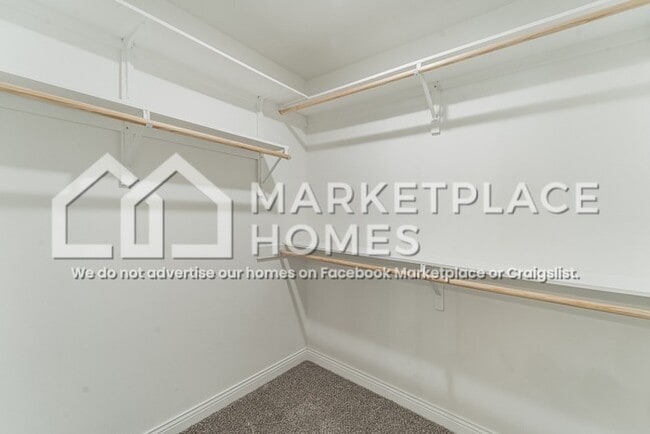 Building Photo - 2520 Lawton Dr
