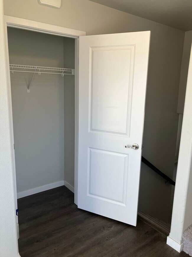 Building Photo - 3 Bed 3 Bath Twin Home