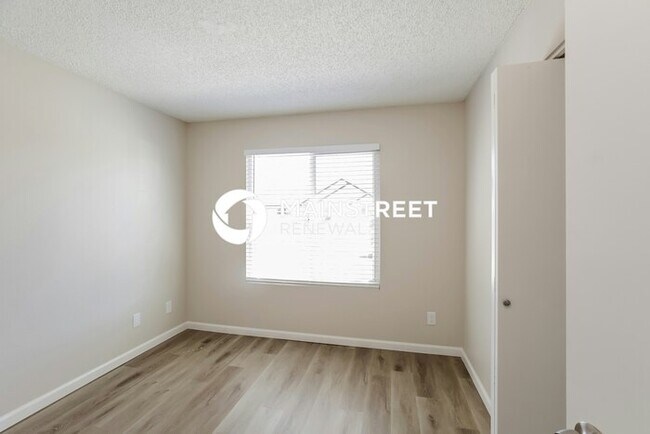 Building Photo - 3 Bedroom Pet-Friendly Home in GLENDALE, A...