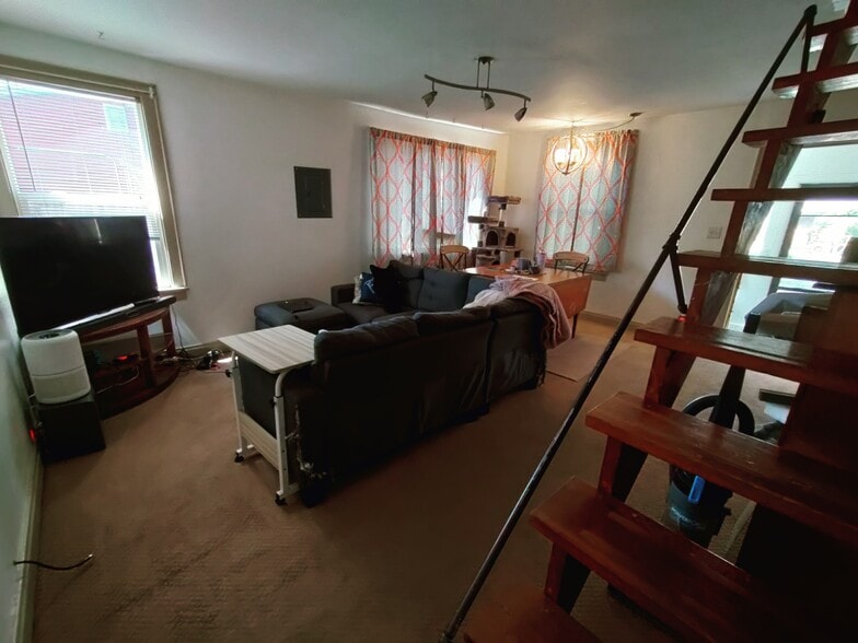 living room 2 - 1618 Person Ct