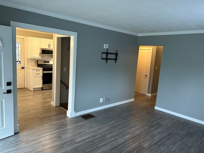 Building Photo - 475 W Kanawha Ave