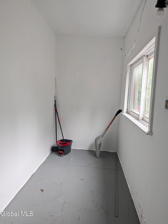 Building Photo - 120 Degraff St