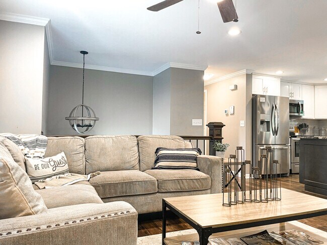 Building Photo - 11501-11505 5 Cedars Rd