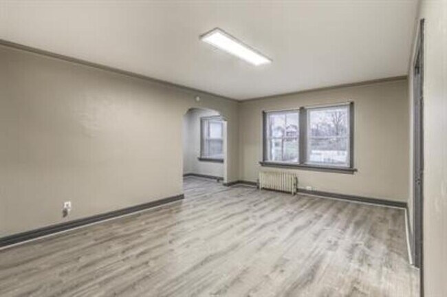 Building Photo - 807 Clara Ave