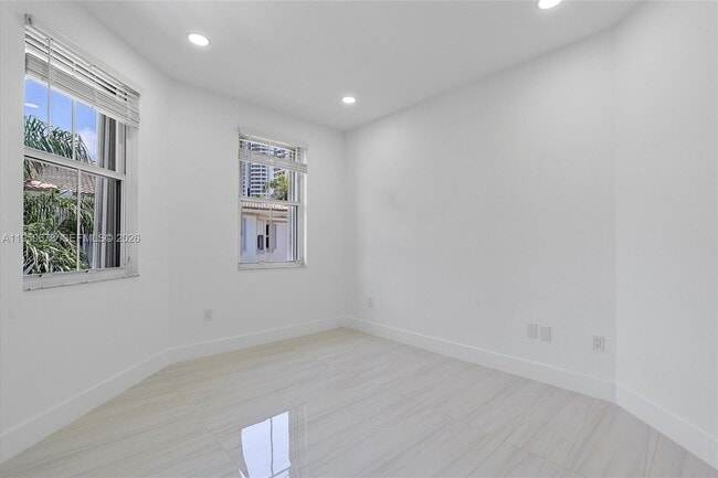 Building Photo - 21301 NE 38th Ave