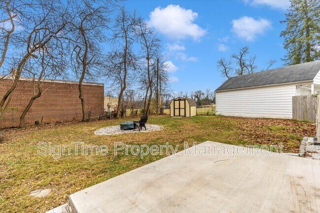 Building Photo - 11025 Rosewood Dr