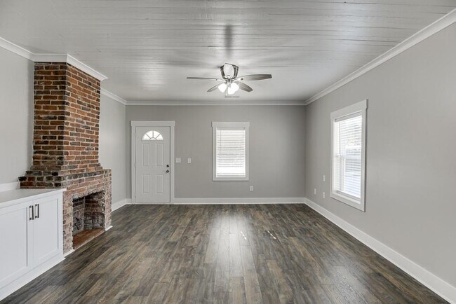 Building Photo - 4615 S Lee St