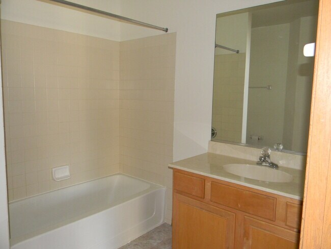 Building Photo - 1542 Sauganash Ct