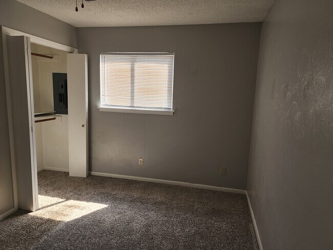 Building Photo - 1807 Janis Dr