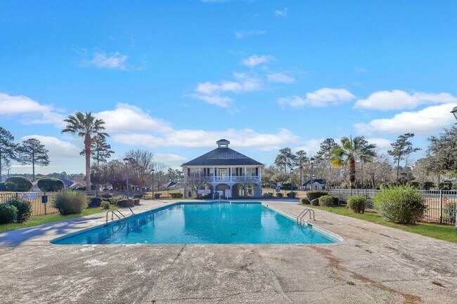 Building Photo - Centrally Located Home in Richmond Hill