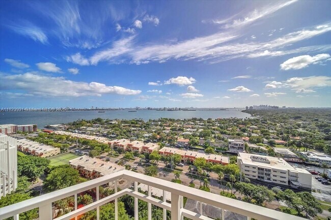 Building Photo - 2000 Towerside Terrace