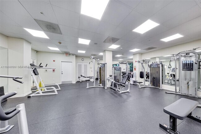 Building Photo - 2333 Brickell Ave