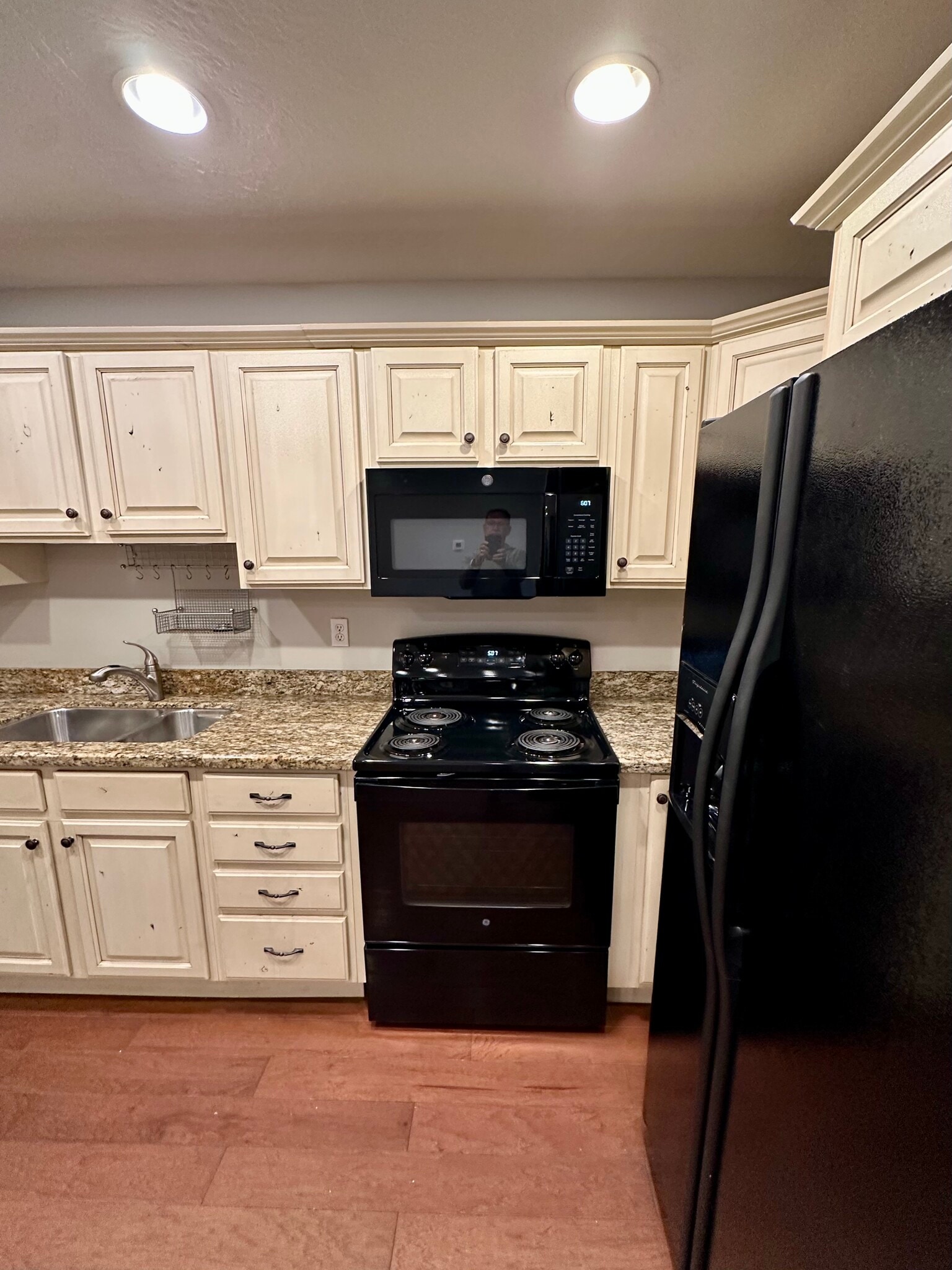 Kitchen - new microwave, clean range - 73 F St E
