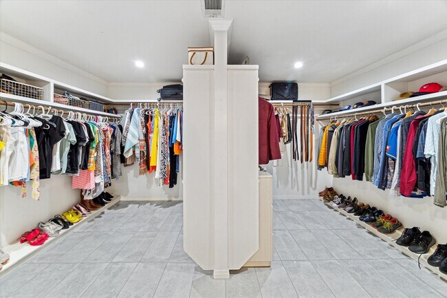 Building Photo - 3106 Redwood Lodge Dr