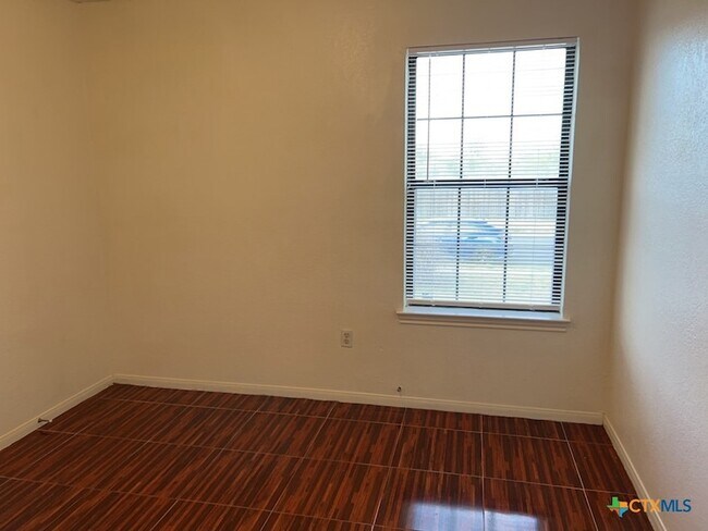 Building Photo - 3120 Panhandle Dr