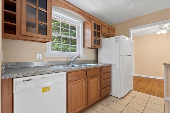 Building Photo - Northwoods Cutie!