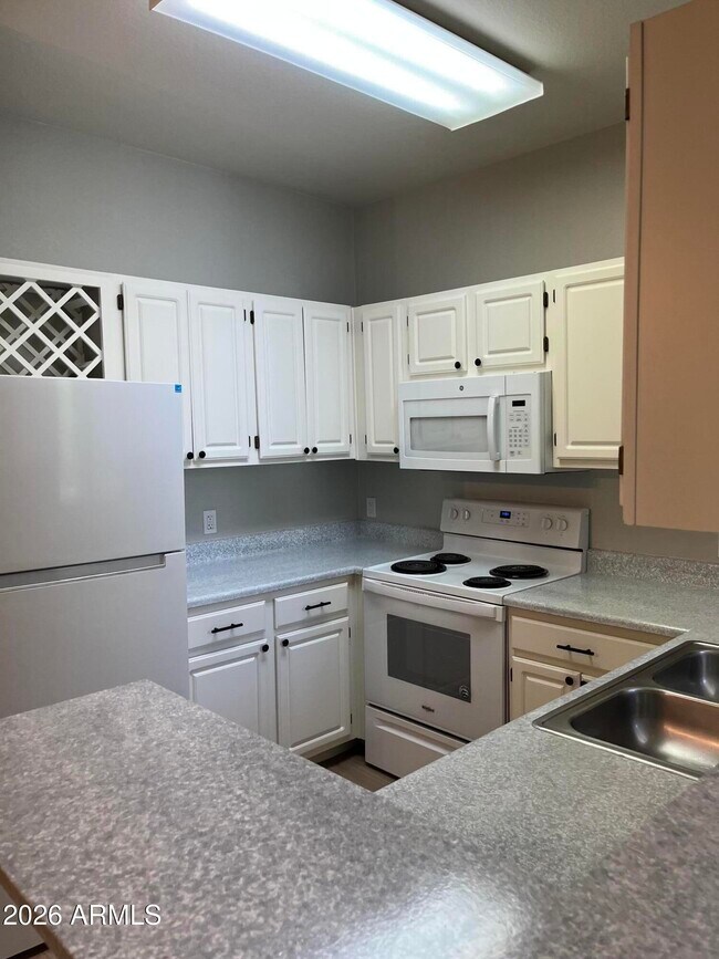 Building Photo - 2929 W Yorkshire Dr