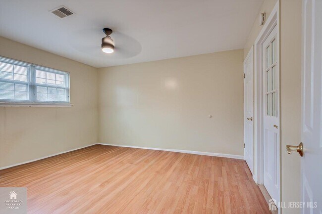 Building Photo - 434 College Dr