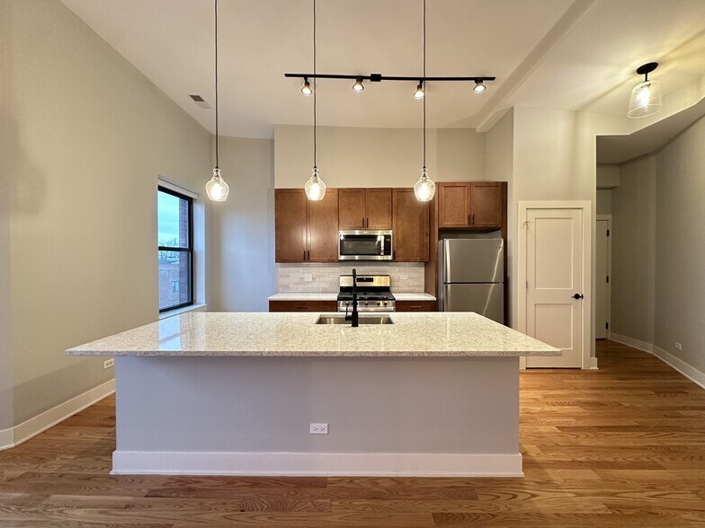 Building Photo - 3477 S Archer Ave