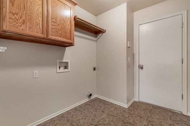 Building Photo - 15937 Katie Ridge Dr