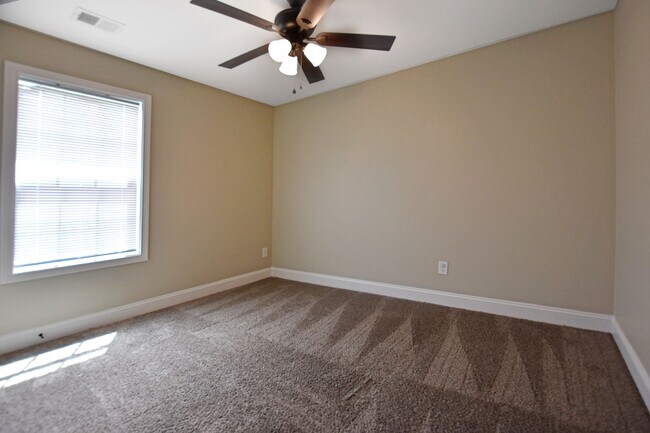 Building Photo - Pet Friendly Four Bedroom!