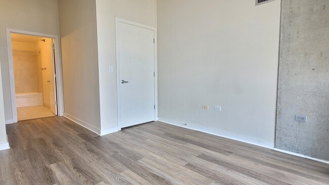 Building Photo - 235 W Van Buren St