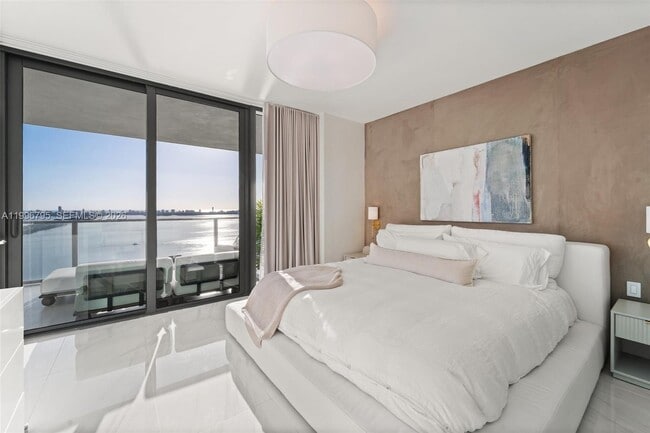 Building Photo - 3131 NE 7th Ave