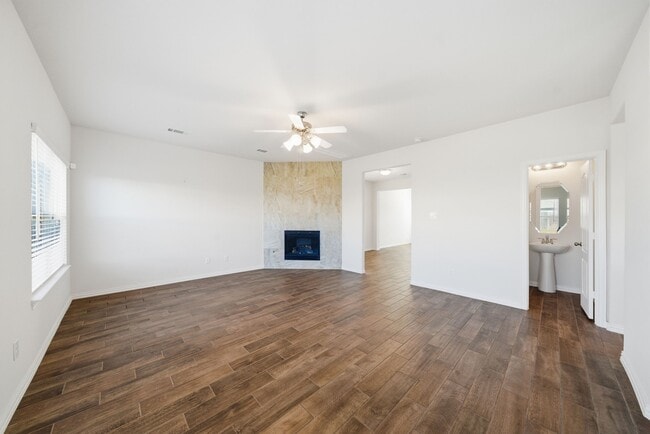 Building Photo - 32942 Silver Mdw Wy