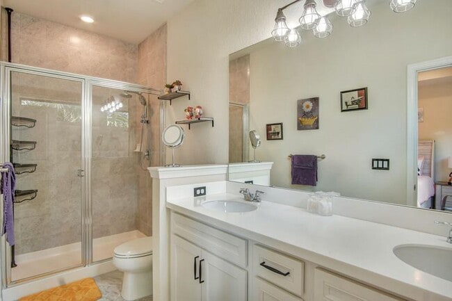 Building Photo - 2374 Post St