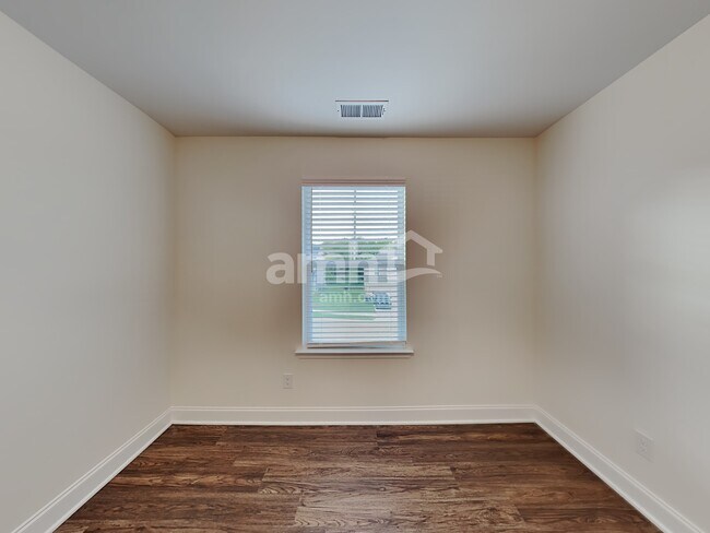 Building Photo - 3002 Lucky Ln