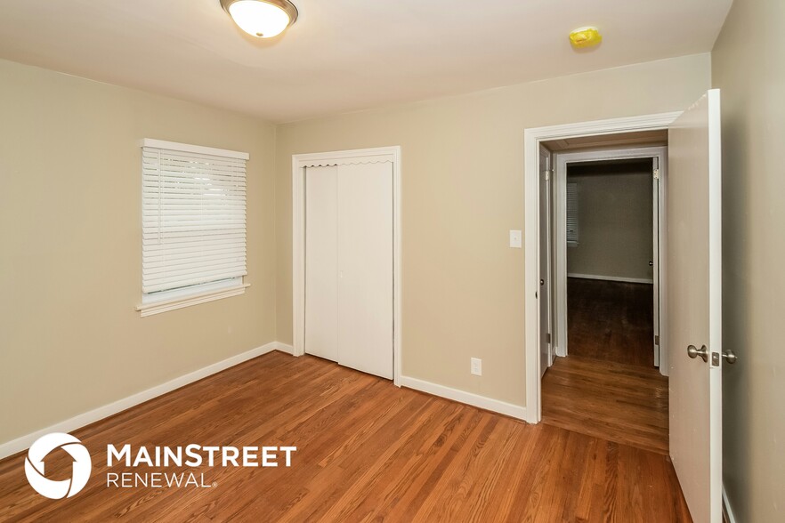 Building Photo - 104 14th Ct NW