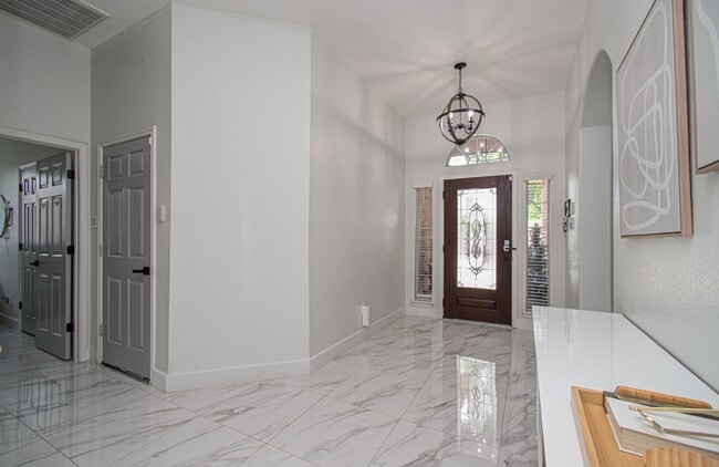 Building Photo - 23539 Maple Vista Ln