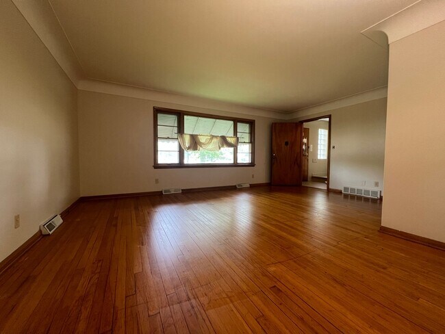 Building Photo - 26202 Lakeshore Blvd