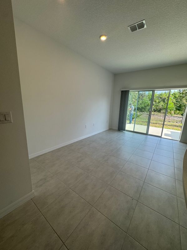 Building Photo - 2509 Penguin Blvd