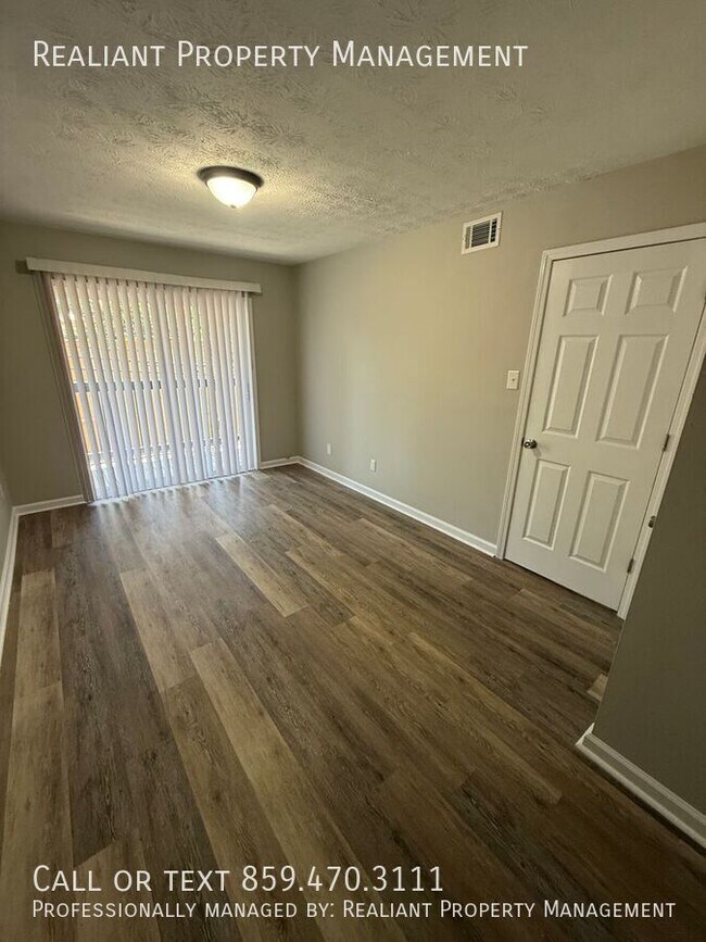 Building Photo - 209 Lakeshore Dr