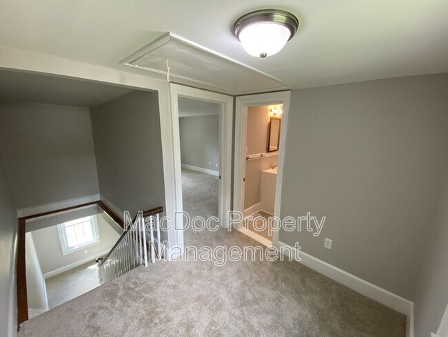 Building Photo - 210 Milford St