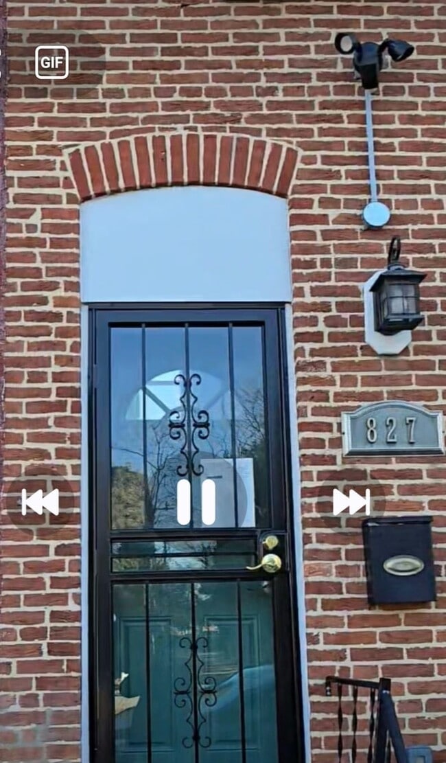 Building Photo - 827 N Caroline St